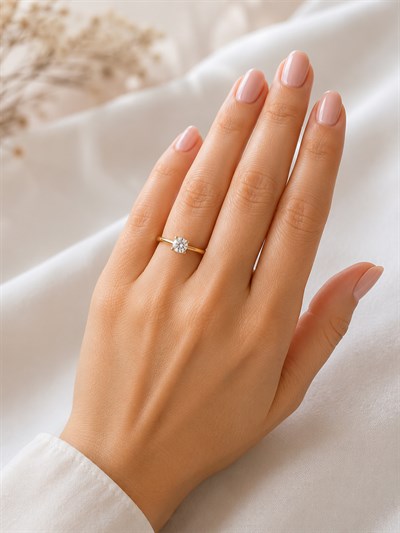 14 Ayar Romantik Kasa Tektaş Altın Kadın Yüzük