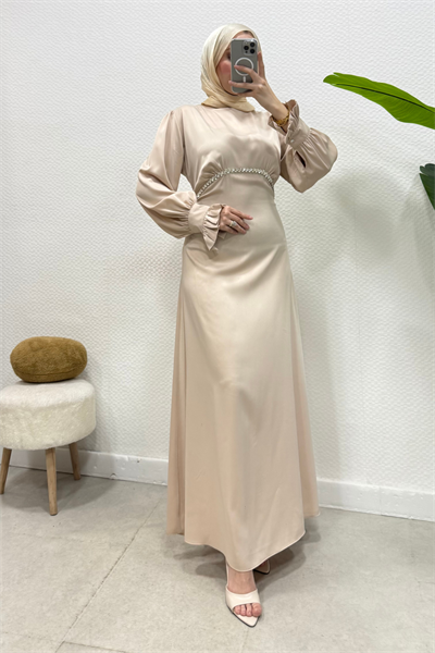 Ahur Taşlı Kolları Fırfırlı Saten Tesettür Abiye- Krem