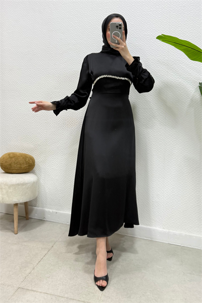 Ahur Taşlı Kolları Fırfırlı Saten Tesettür Abiye- Siyah