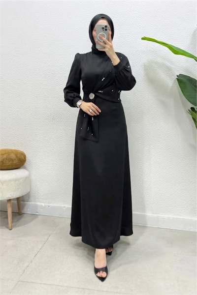Hüma Taşlı Broşlu Beg Saten Kumaş Tesettür Abiye- Siyah