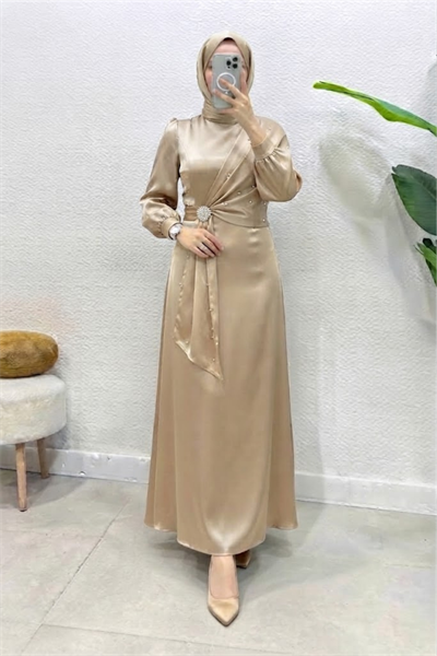 Hüma Taşlı Broşlu Beg Saten Kumaş Tesettür Abiye- Krem