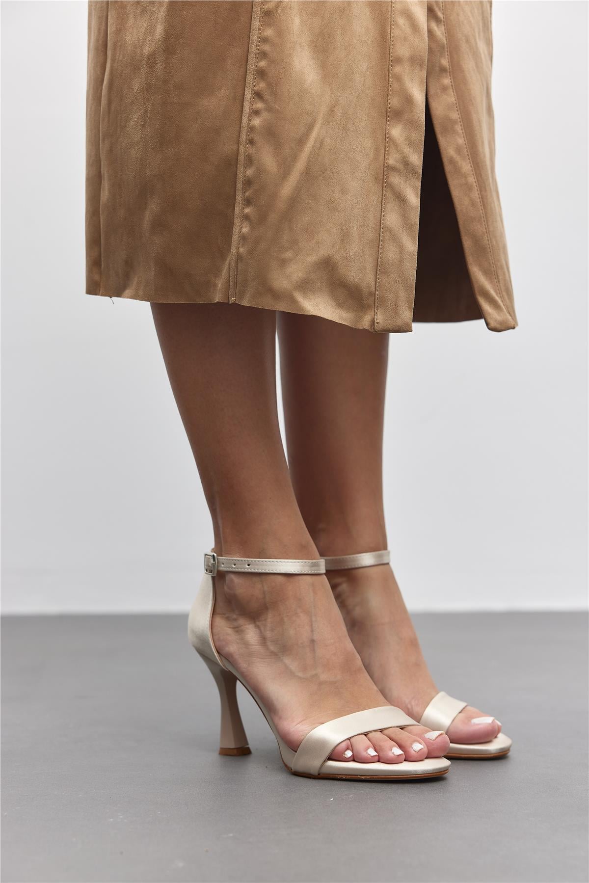 Sirius Kadın Tek Bant Topuklu Ayakkabı Bej Saten