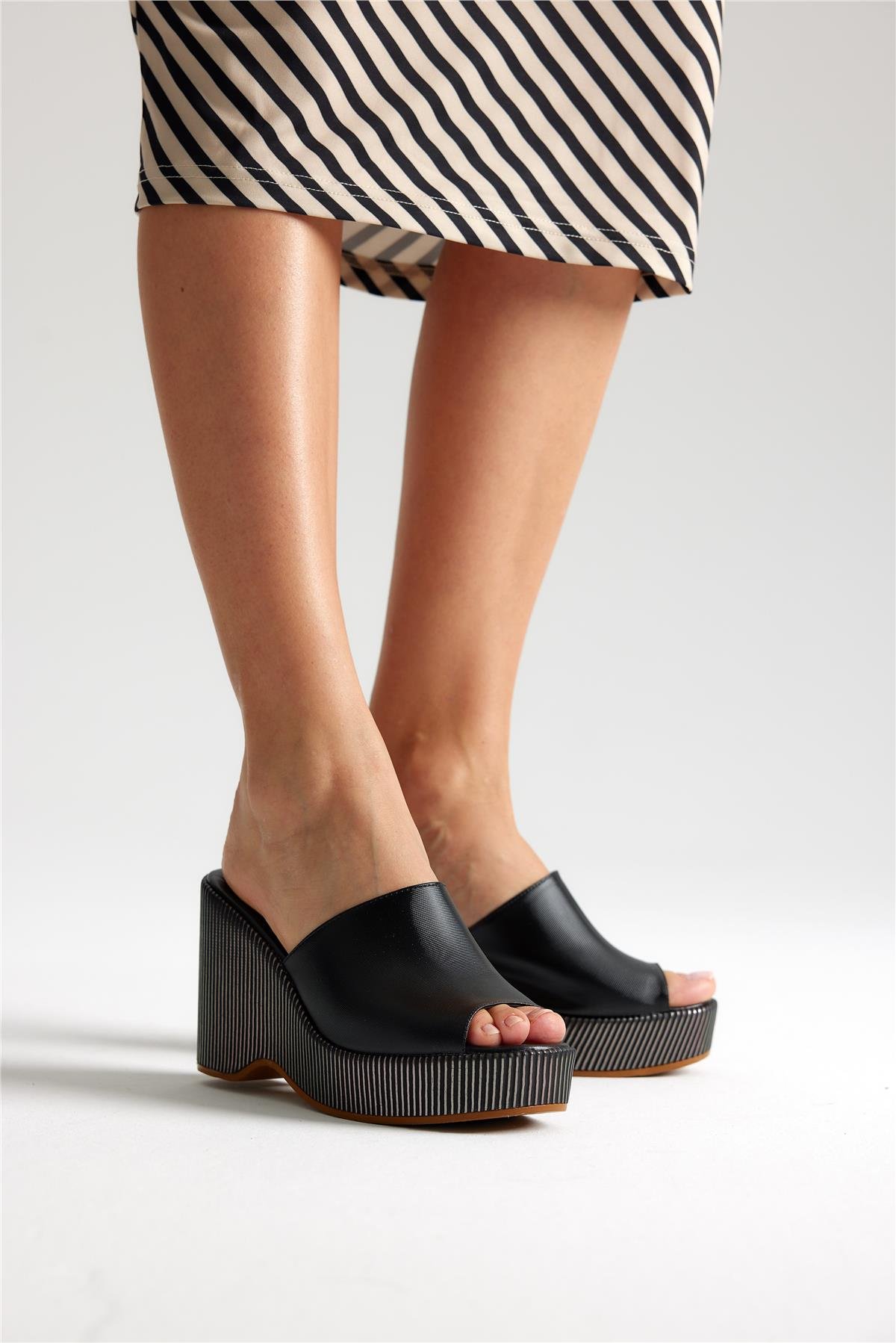 Barboles Kadın Dolgu Topuk Terlik Siyah