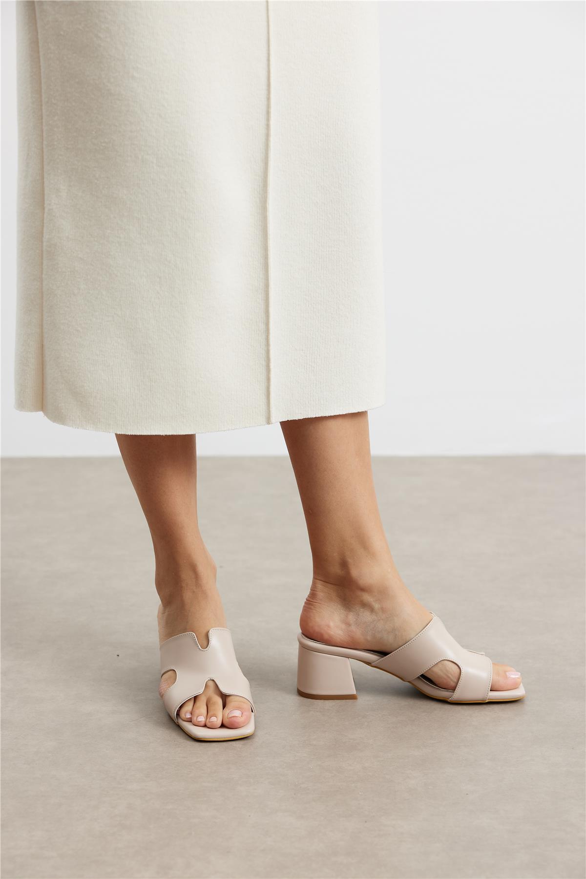 Moda Kadın Topuklu Terlik Bej