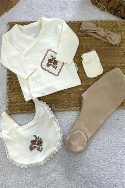 Kız Bebek 5’li Hastane Çıkışı Seti – Kanaviçe Nakışlı Çiçek Detaylı