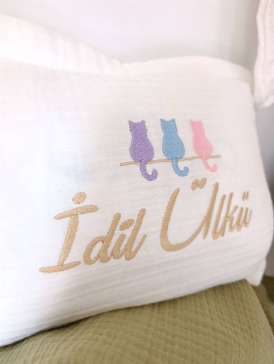 Kedi Nakışlı Kişiye Özel Müslin Bebek Seti