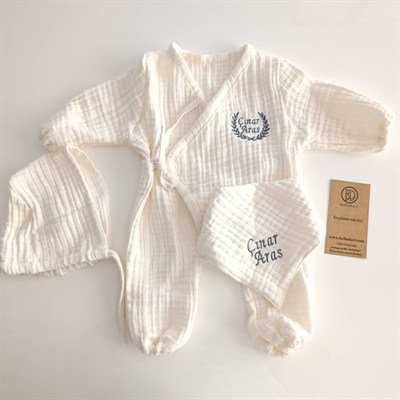 Kişiye Özel Nakışlı Müslin Bebek Hastane Çıkışı Seti – 3 Parça