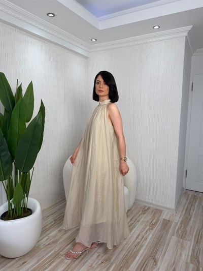 Halter Yaka Dantel Şeritli Arkası Bağlamalı Parlak Dokuma Maxi Elbise - TAŞ