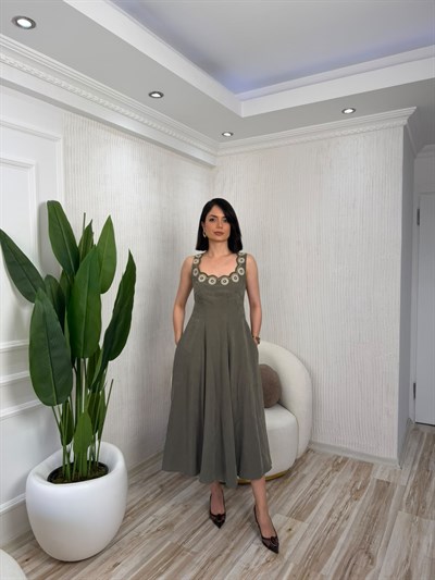 Nakış Detaylı Gipeli Askılı Midi Elbise - HAKİ