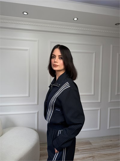 Dik Yaka Şerit Detaylı Crop Ceket - LACİ