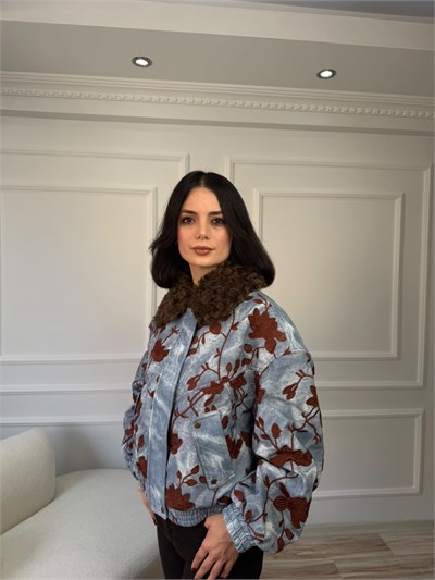 Çiçek Nakışlı Kürk Yaka Denim Ceket - MAVİ