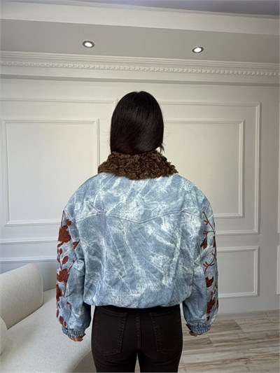 Çiçek Nakışlı Kürk Yaka Denim Ceket - MAVİ