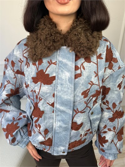 Çiçek Nakışlı Kürk Yaka Denim Ceket - MAVİ
