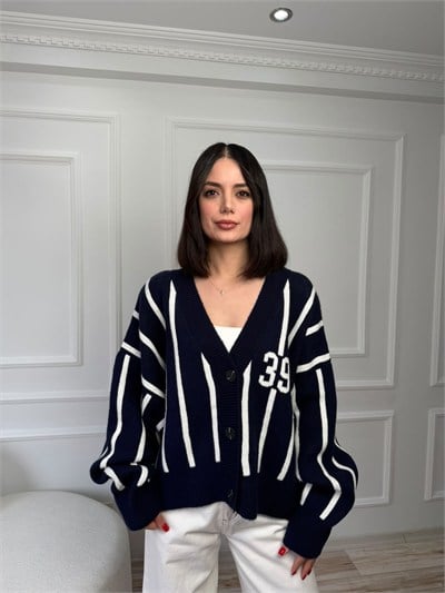 V Yaka Çizgili Numara Desenli Oversize Triko Hırka - LACİ