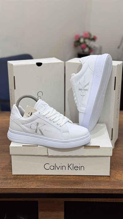 Calvin Klein kampanya sınırlı sayıda