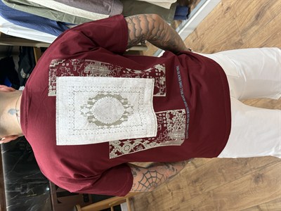 Bordo Kilim Desenli Ön ve Sırt Baskılı Oversize Erkek Tişört
