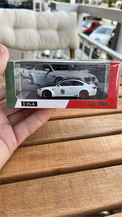 Fine. Model 1/64 LB M3 E92 C/Pearl White