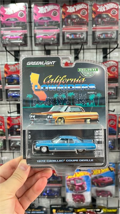 Greenlight 1/64  1972 Cadillac Coupe Deville 