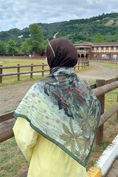 Sakura Vadisi Omuz Şalı
