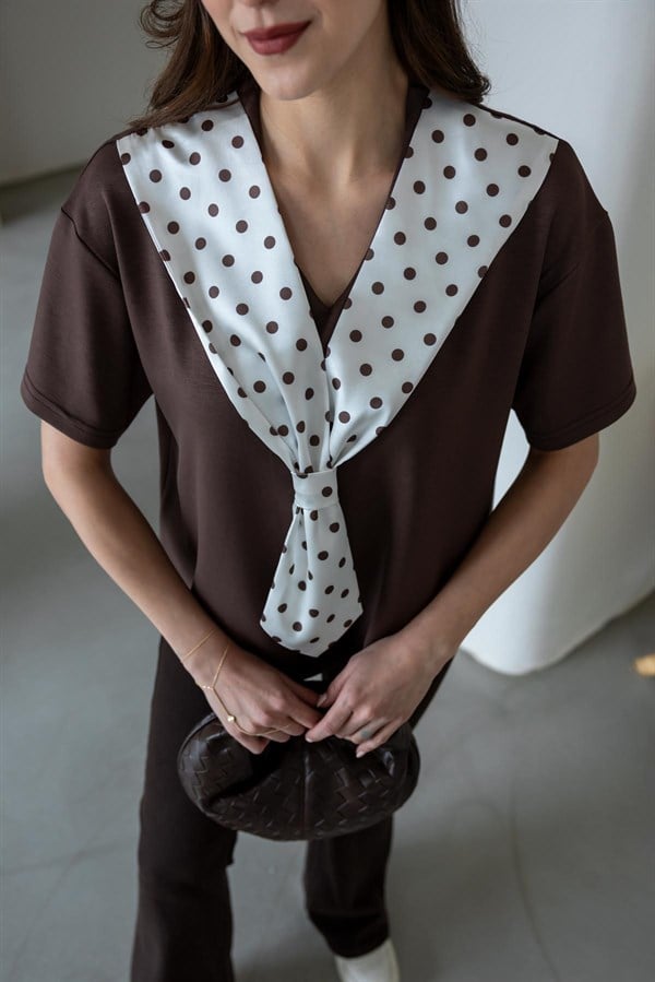 Fular Detaylı T-shirt - KAHVERENGİ