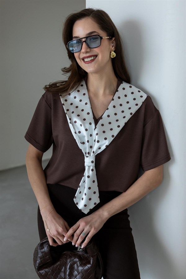 Fular Detaylı T-shirt - KAHVERENGİ