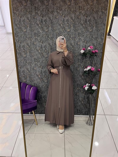 KEMERLİ TENSEL KUMAŞ ELBİSE