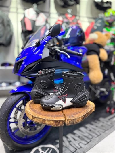 Dainese Deri Botu Kısa Beyaz-Siyah-Kırmızı