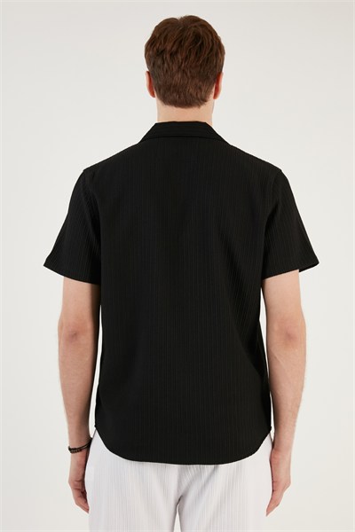 Apaş Yaka Kısa Kollu Regular Fit Erkek Gömlek CF24S117842 SİYAH