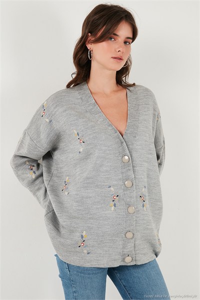 Çiçek İşlemeli Oversize Fit V Yaka Düğmeli Kadın Hırka 4616191 AÇIK GRİ