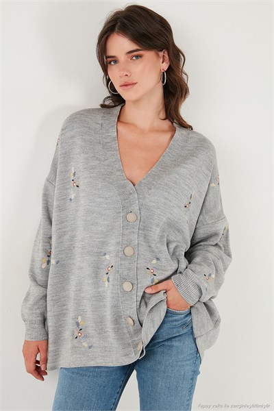 Çiçek İşlemeli Oversize Fit V Yaka Düğmeli Kadın Hırka 4616191 AÇIK GRİ
