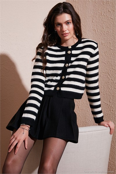 Çizgili Oversize Fit Bisiklet Yaka Düğmeli Crop Triko Kadın Hırka 4615567 SİYAH