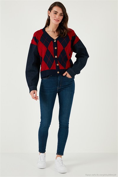 Desenli Regular Fit Düğmeli V Yaka Crop Kadın Hırka 4615553 LACİVERT-KIRMIZI
