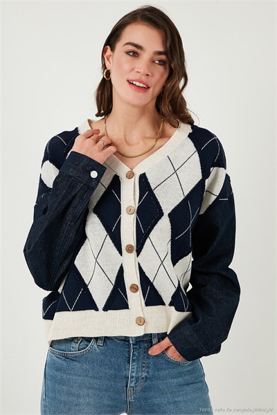 Desenli Regular Fit Düğmeli V Yaka Crop Kadın Hırka 4615553 LACİVERT-EKRU