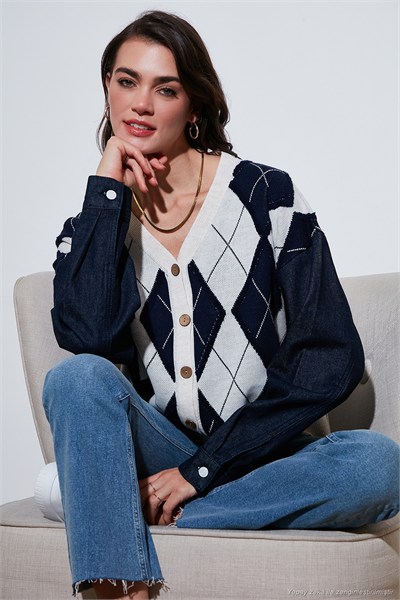 Desenli Regular Fit Düğmeli V Yaka Crop Kadın Hırka 4615553 LACİVERT-EKRU