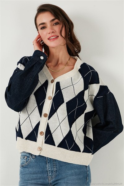 Desenli Regular Fit Düğmeli V Yaka Crop Kadın Hırka 4615553 LACİVERT-EKRU