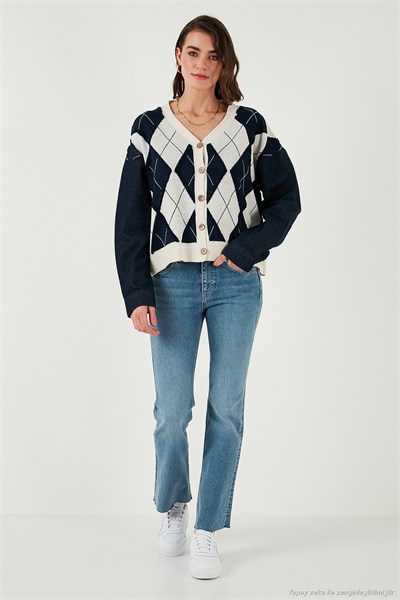 Desenli Regular Fit Düğmeli V Yaka Crop Kadın Hırka 4615553 LACİVERT-EKRU