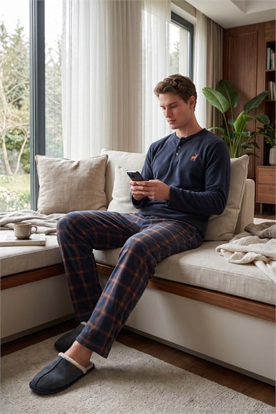 Ekoseli Düğmeli Bisiklet Yaka Yumuşak Polar Erkek Pijama Takımı 6097019 FÜME