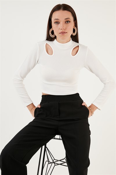 Esnek Slim Fit Cut Out Pencereli Dik Yaka Crop Kadın Bluz 5865348 BEYAZ