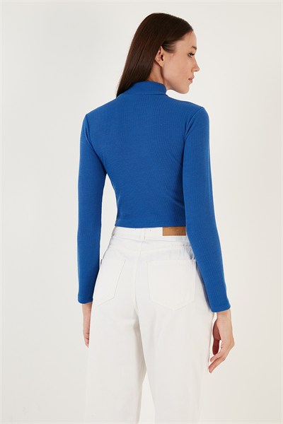 Esnek Slim Fit Cut Out Pencereli Dik Yaka Crop Kadın Bluz 5865348 SAKS