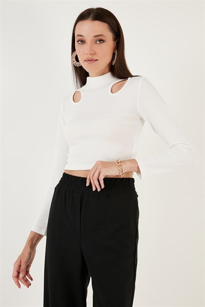 Esnek Slim Fit Cut Out Pencereli Dik Yaka Crop Kadın Bluz 5865348 BEYAZ