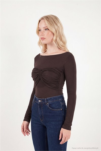 Göğüs Drape Detaylı Kayık Yaka Kadın Bluz 5867117 KAHVE