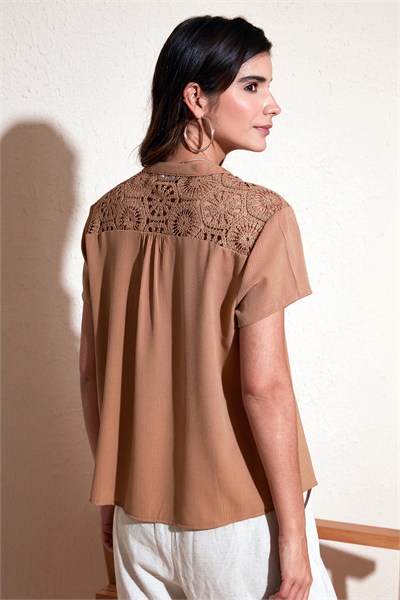 Güpür Detaylı % 100 Pamuk Regular Fit V Yaka Kadın Bluz 611BZ0286 KOYU VİZON