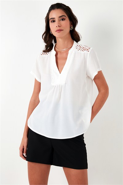 Güpür Detaylı % 100 Pamuk Regular Fit V Yaka Kadın Bluz 611BZ0286 EKRU