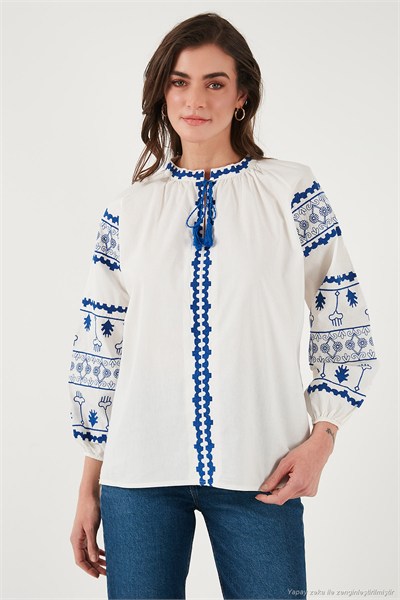 Nakış İşlemeli Pamuklu Oversize Fit Bağlamalı V Yaka Kadın Bluz 676271 EKRU