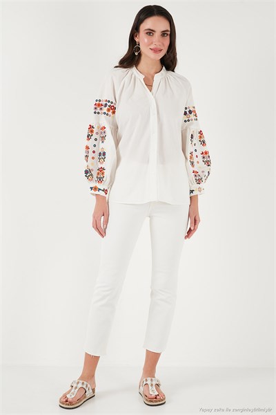 Nakış İşlemeli Pamuklu Oversize Fit V Yaka Kadın Gömlek 676253 EKRU