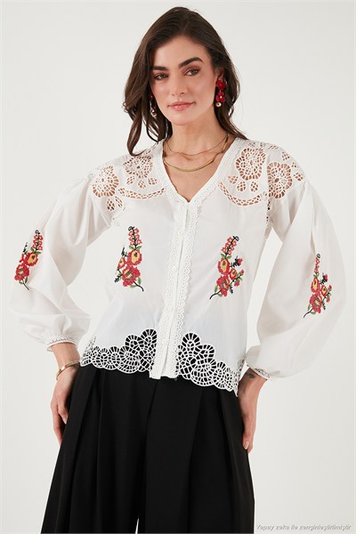Nakış İşlemeli Pamuklu Regular Fit Ajurlu V Yaka Kadın Gömlek 676214 BEYAZ