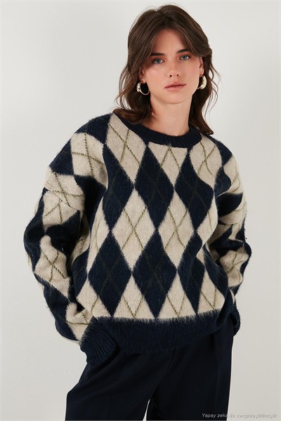 Oversize Fit Bisiklet Yaka Baklava Desenli Yumuşak Dokulu Kadın Kazak 4616223 LACİVERT
