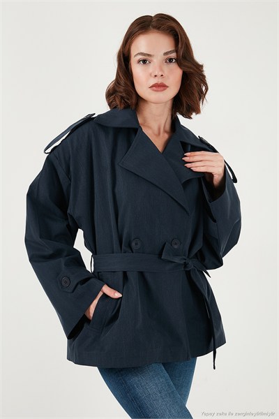 Oversize Fit Kruvaze Yaka Kuşaklı Düğmeli Kadın Trençkot 6839609 LACİVERT