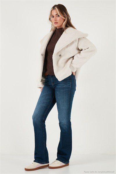 Oversize Geniş Yaka Çıtçıt Düğmeli Astarlı Peluş Kadın Mont 6839623 BEYAZ