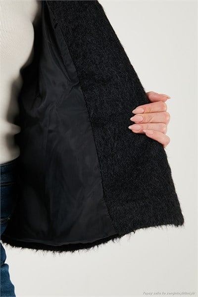 Oversize Kruvaze Yaka Yumuşak Tüylü Düğmeli Astarlı Kadın Mont 6839659 SİYAH